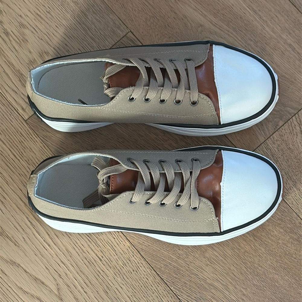 Cute sneakers!!!!! NWOT